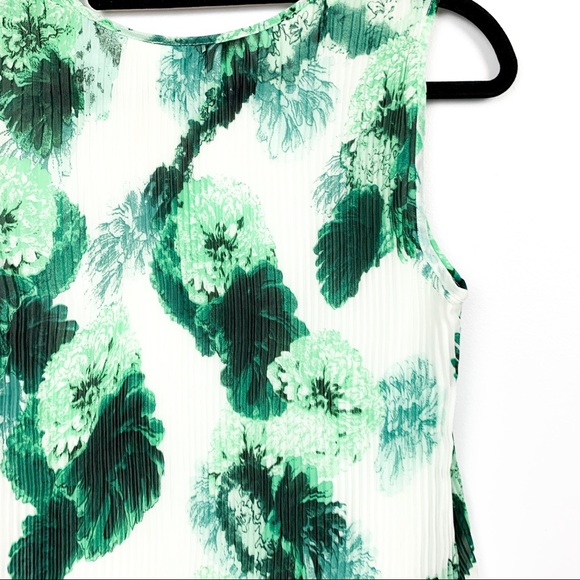 Cleo Asymmetrical Green Floral Blouse - Picture 11 of 12